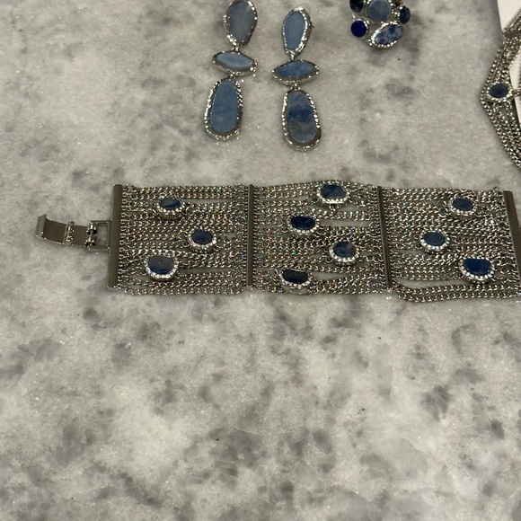 New BCBG silver and blue stone strand clasp bracelet. - Picture 5 of 6